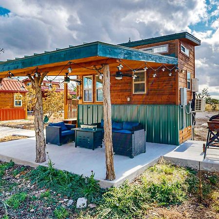 Green Cabin On The Ranch Hotel Harper Exterior photo